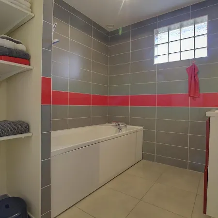 Hébergement de vacances Pérouges, 5 Pièces, 6 Personnes - Fr-1-493-266 *